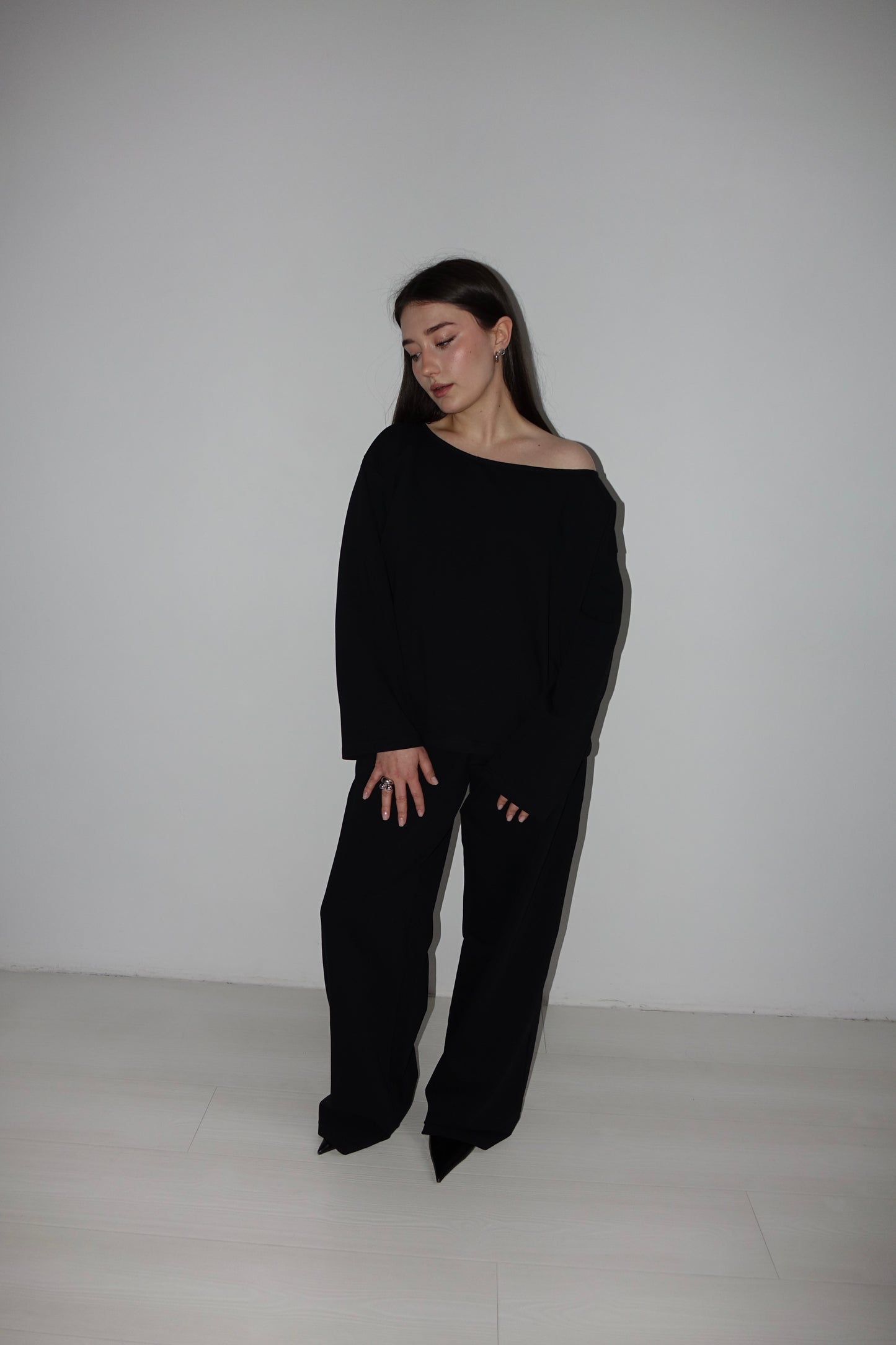 BLACK OFF SHOULDER LONG SLEEVE