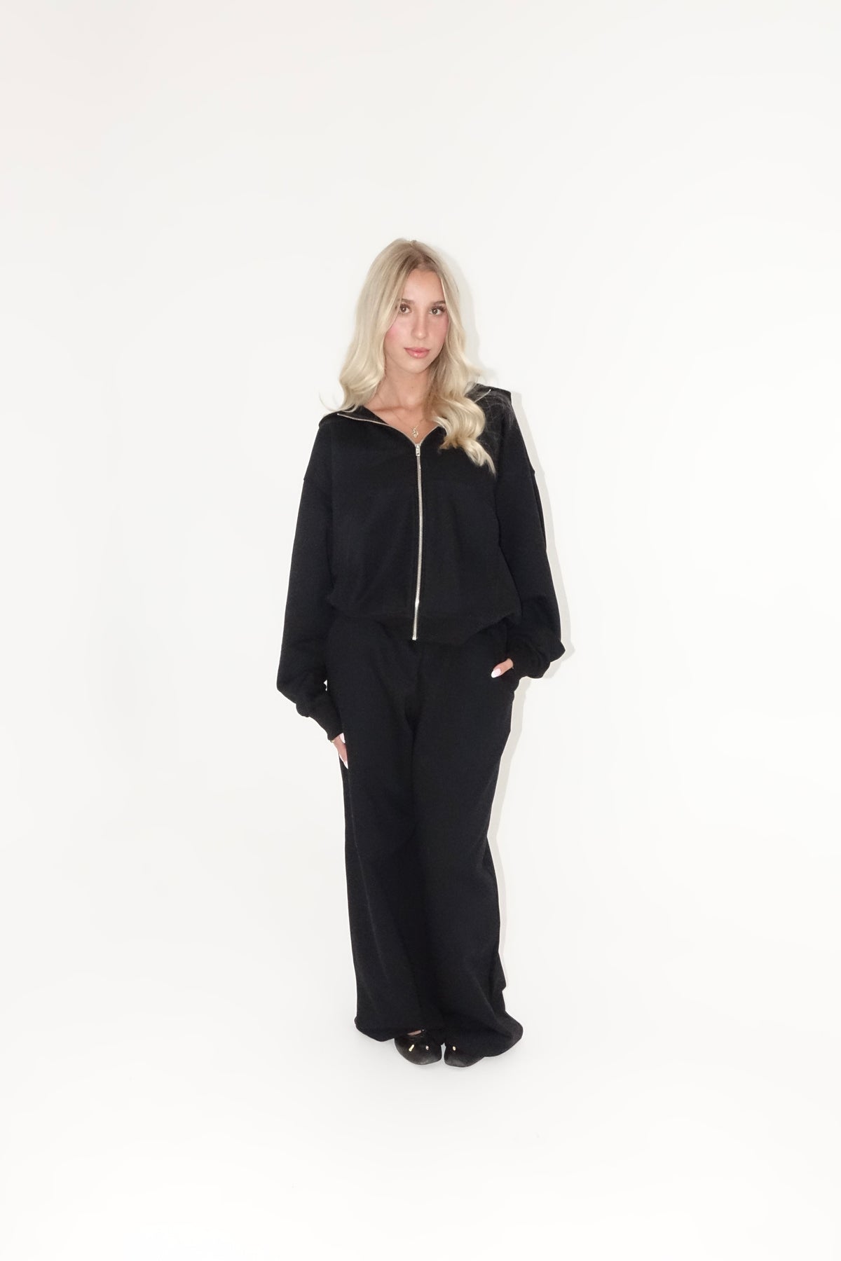 BLACK COTTON ZIP HODDIE