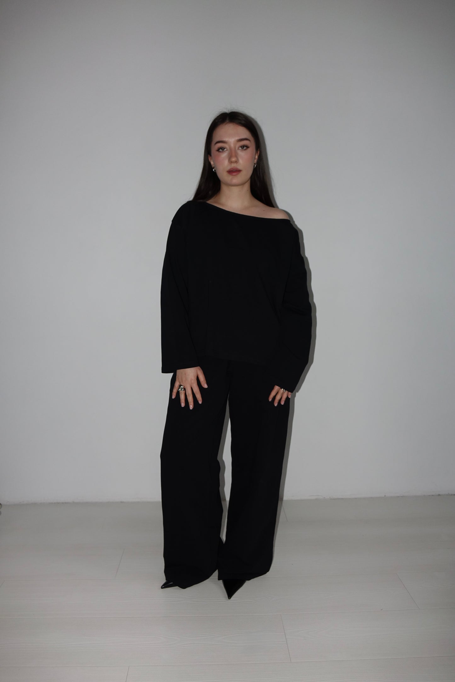 BLACK OFF SHOULDER LONG SLEEVE