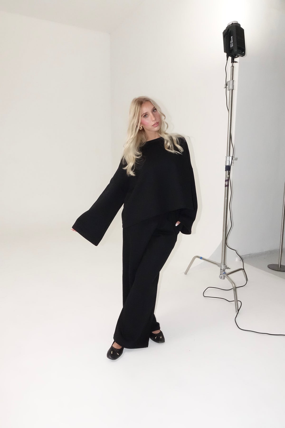 BLACK OVERSIZE LONG SLEEVE