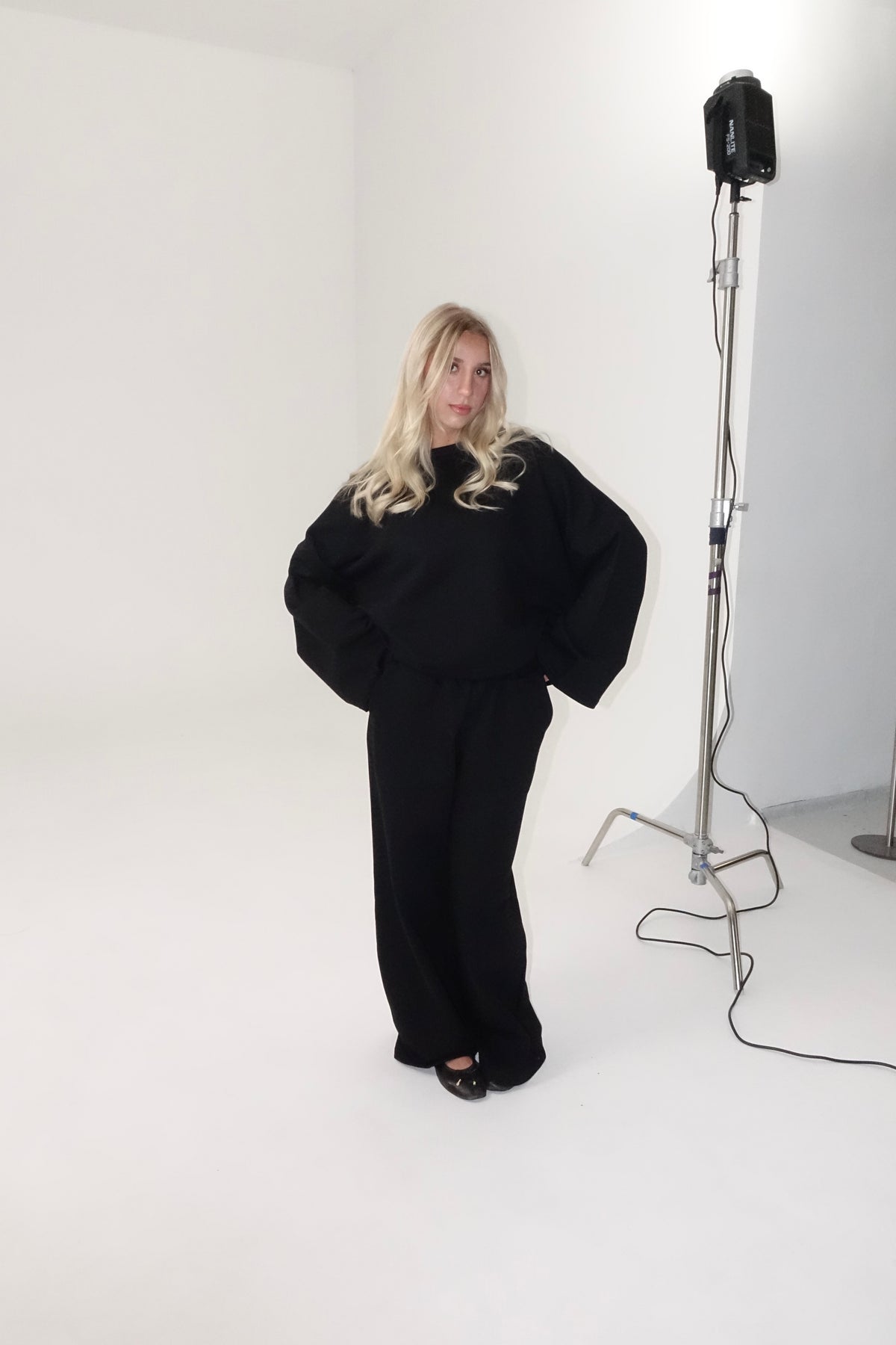 BLACK OVERSIZE LONG SLEEVE