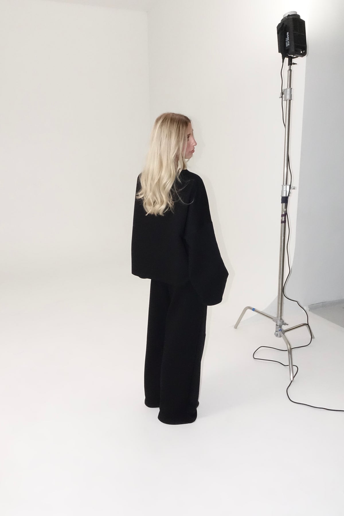 BLACK OVERSIZE LONG SLEEVE