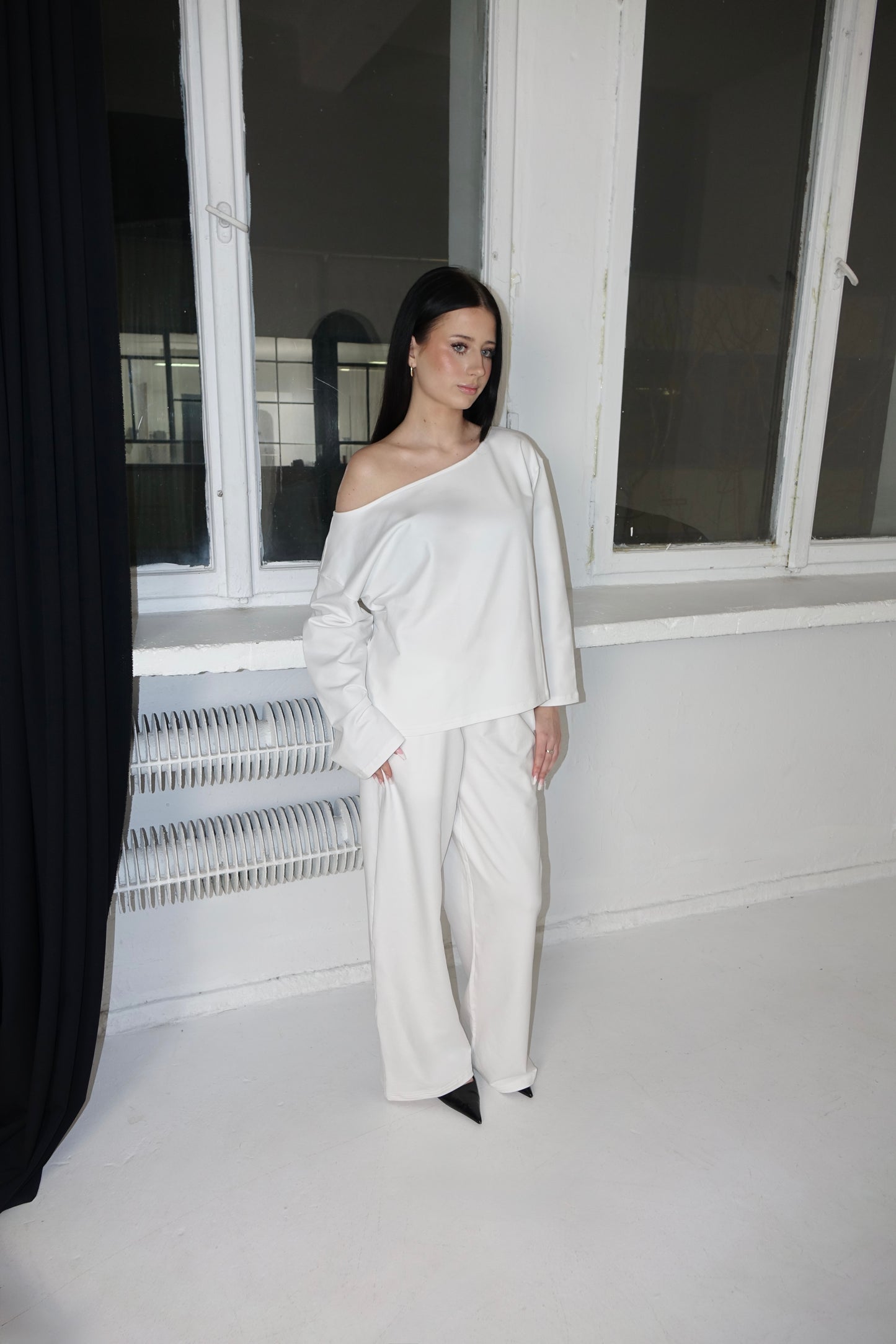 WHITE OFF SHOULDER LONG SLEEVE