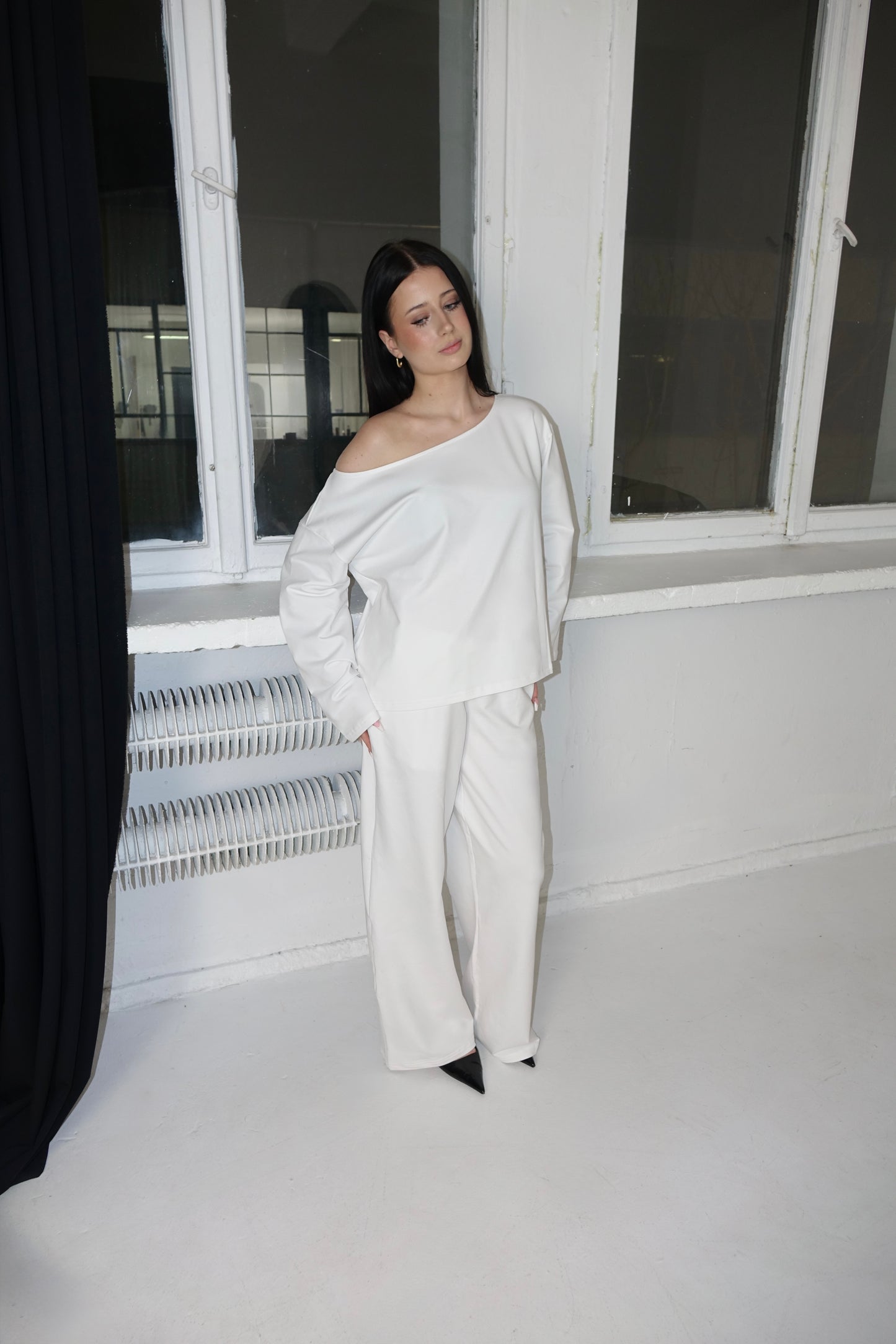 WHITE OFF SHOULDER LONG SLEEVE